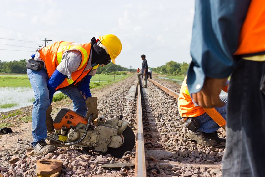 22096234 workers were cutting tracks for maintenance.